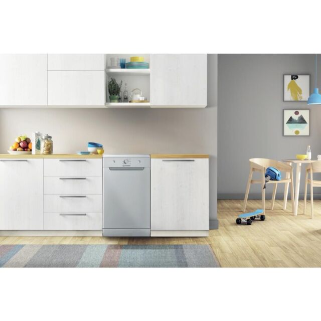 Indesit Dishwasher: slim, silver colour