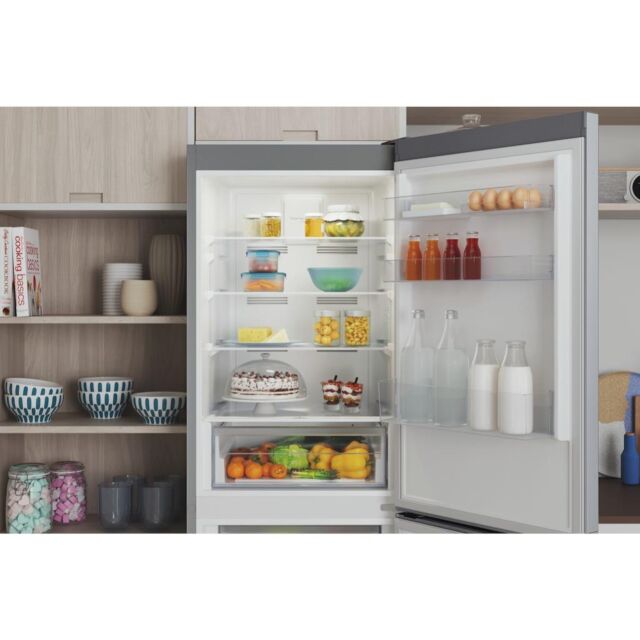 Indesit INFC850TI1S1 Freestanding Fridge Freezer - Silver
