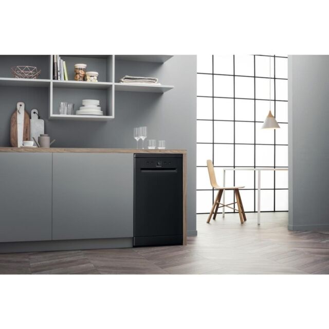 Hotpoint dishwasher: slim, black