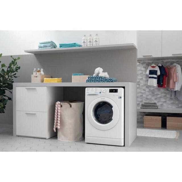 Indesit Freestanding front loading washing machine: 9kg