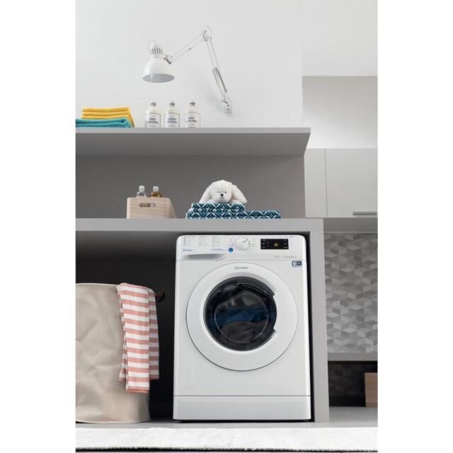 Indesit Freestanding front loading washing machine: 9kg