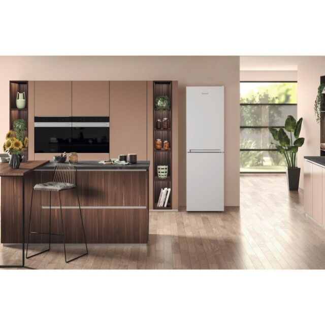 Hotpoint HBTNF 60182 W UK 304L Fridge Freezer - White