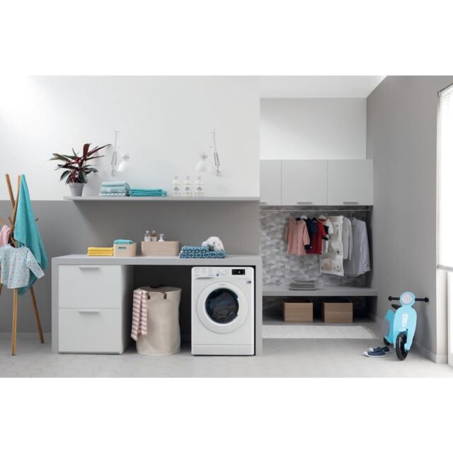 Indesit Freestanding front loading washing machine: 9kg