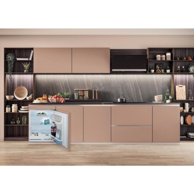 Hotpoint HBUL011.UK Undercounter Integrated Fridge