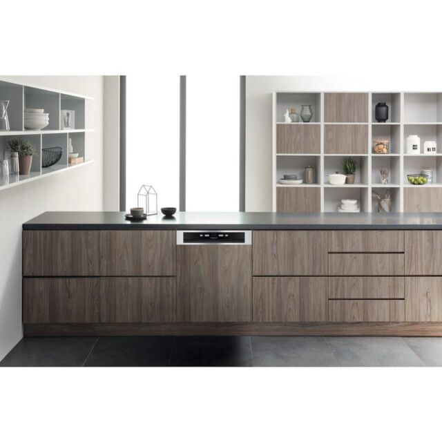 Hotpoint semi integrated dishwasher: full size, inox