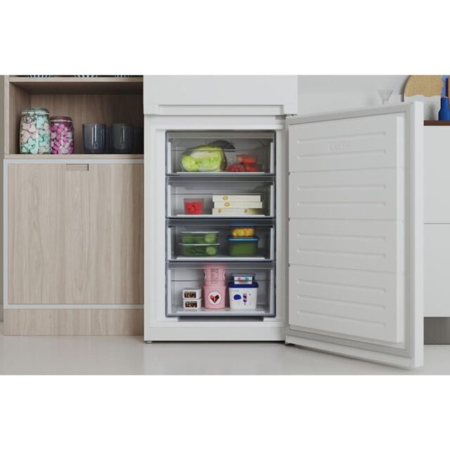 Indesit INFC850TI1WAQUA1 Freestanding Fridge Freezer - White