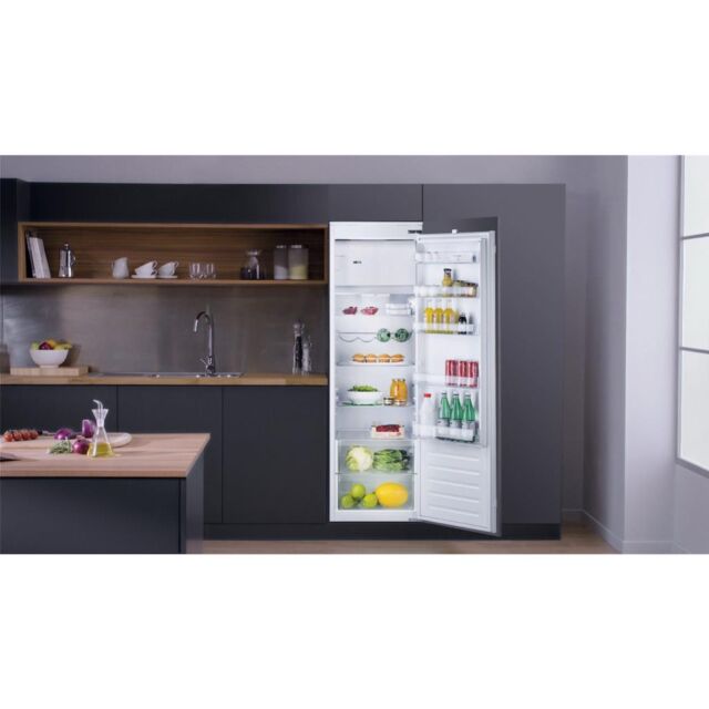 Hotpoint HSZ 18011 UK Integrated Fridge