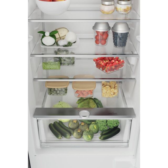 Hotpoint HTC18 T311 UK Integrated Fridge Freezer