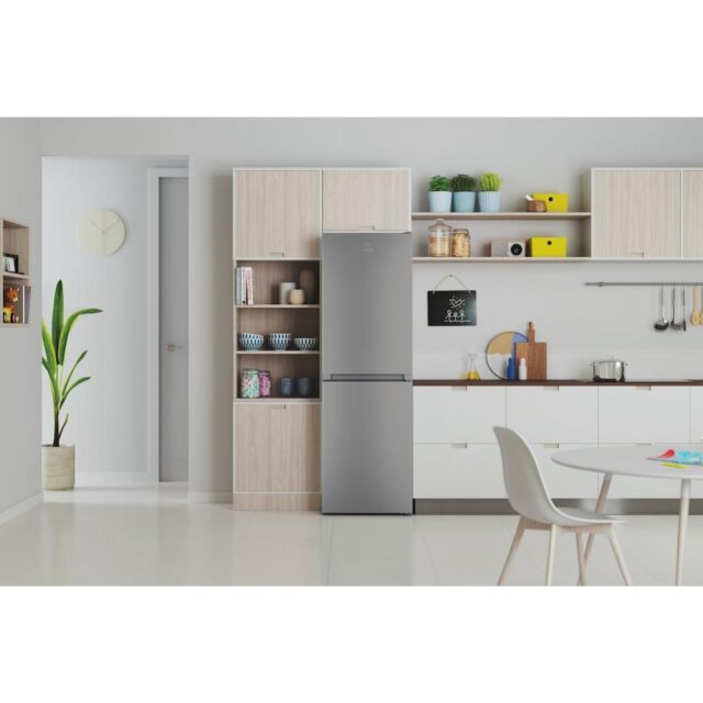 Indesit INFC850TI1S1 Freestanding Fridge Freezer - Silver