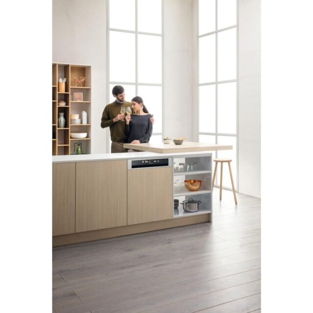 Hotpoint semi integrated dishwasher: full size, inox