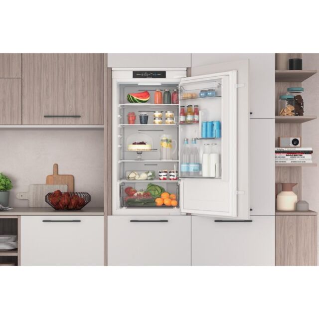 Indesit INC18T311 Built-In Fridge Freezer