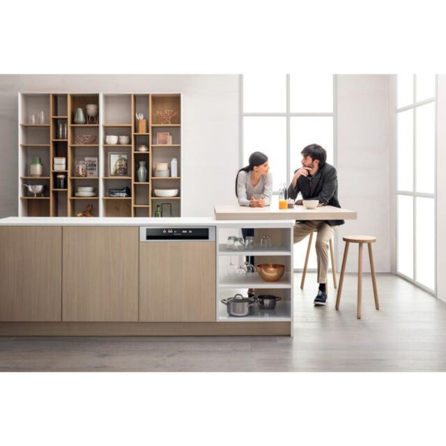 Hotpoint semi integrated dishwasher: full size, inox