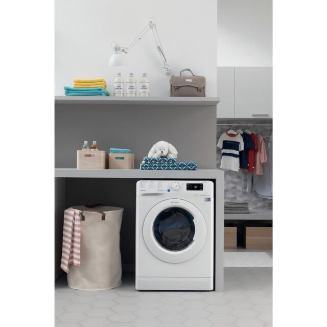 Indesit Freestanding front loading washing machine: 9kg
