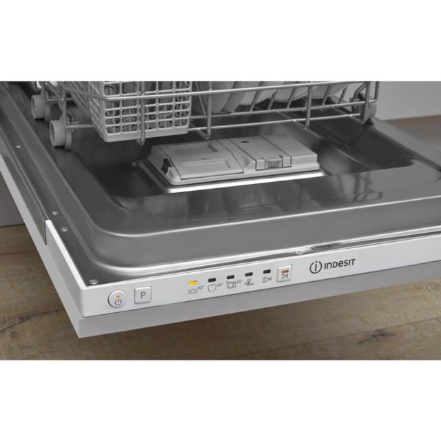 Indesit Integrated dishwasher: slim, white colour