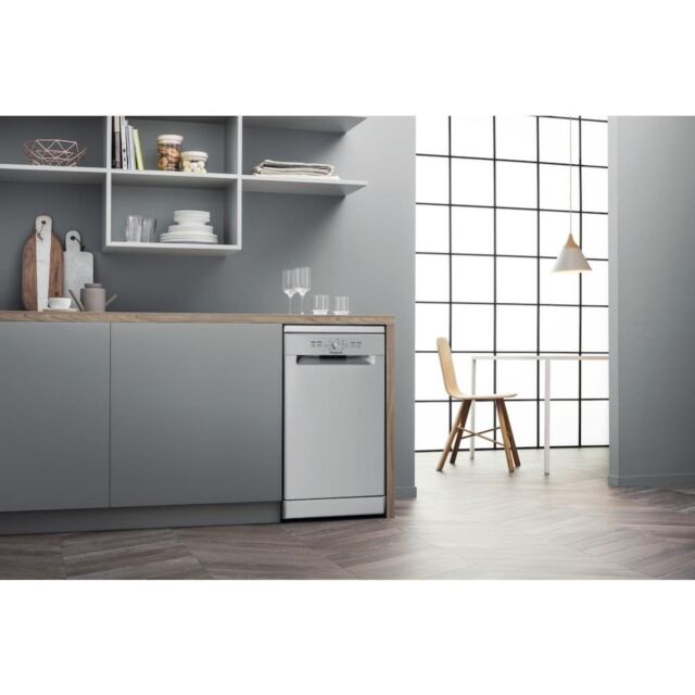 Hotpoint dishwasher: slim, silver