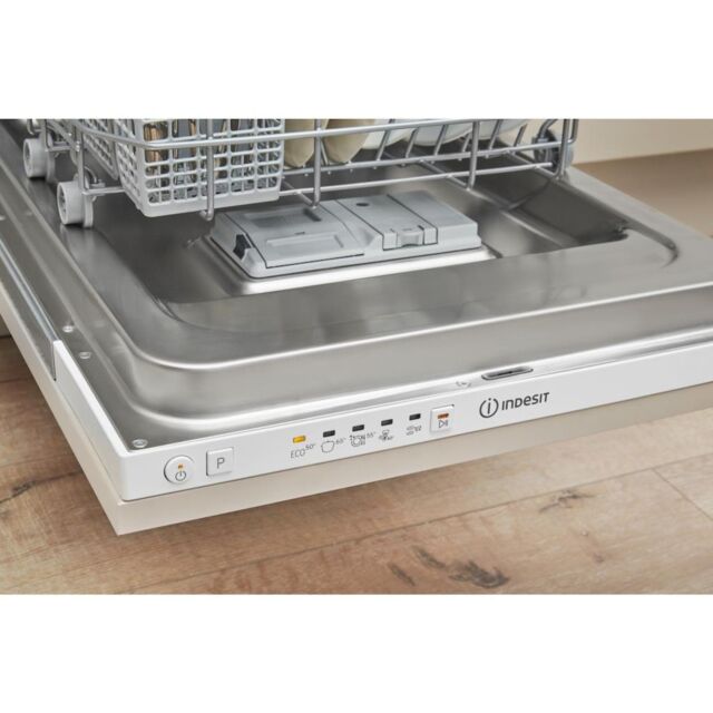 Indesit Integrated dishwasher: slim, white colour