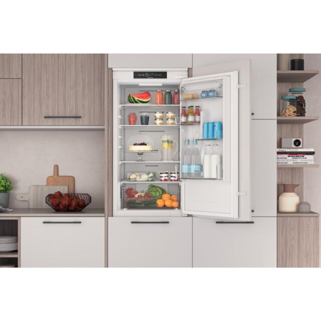 Indesit INC18T311 Built-In Fridge Freezer