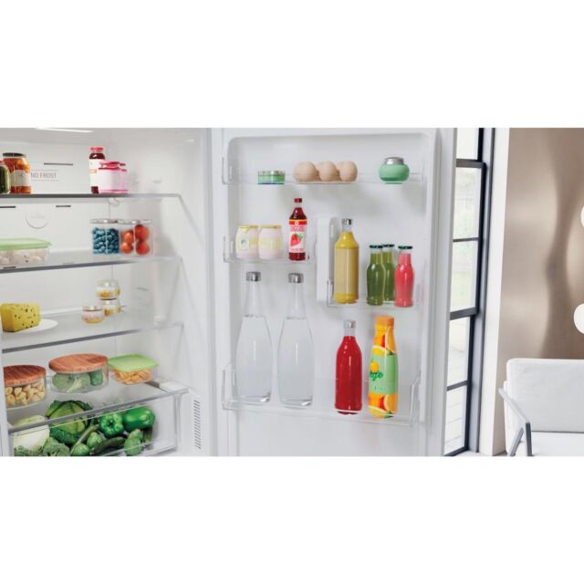 Hotpoint H3X81IW Freestanding Fridge Freezer