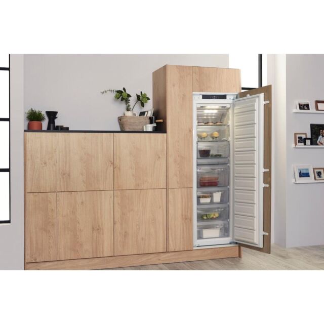 Hotpoint HF 1801 E F1 UK Integrated Freezer