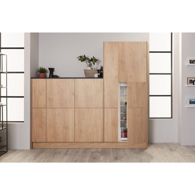 Hotpoint HS 12 A1 D.UK 1 Integrated Fridge