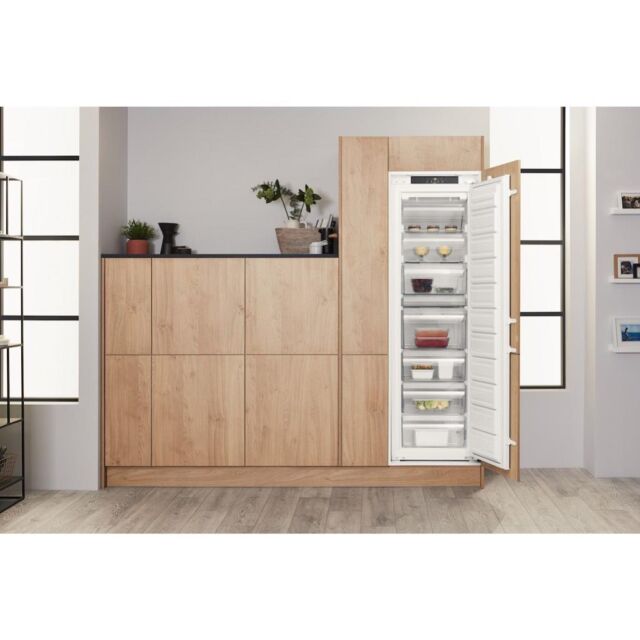 Hotpoint HF 1801 E F1 UK Integrated Freezer