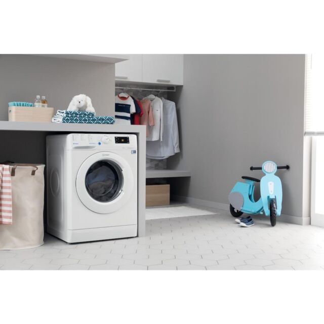 Indesit Freestanding front loading washing machine: 9kg
