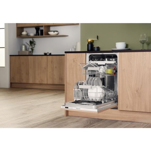 Hotpoint integrated dishwasher: slim, silver