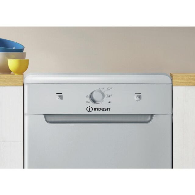 Indesit Dishwasher: slim, silver colour