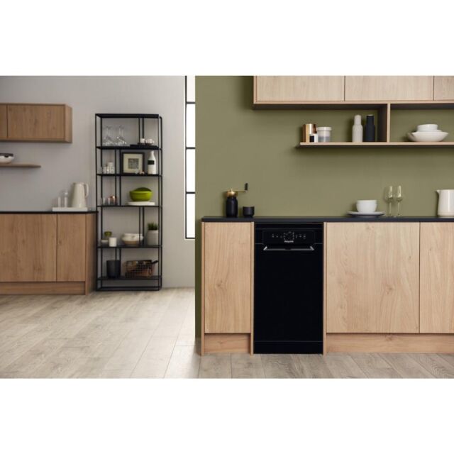 Hotpoint dishwasher: slim, black