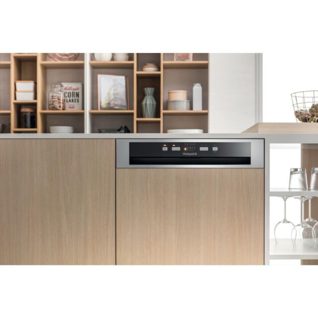 Hotpoint semi integrated dishwasher: full size, inox