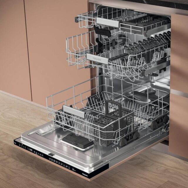 Hotpoint Hydroforce Full Size Built In Dishwasher - 14 Place Setting - C Rated - H8I HP42 L UK