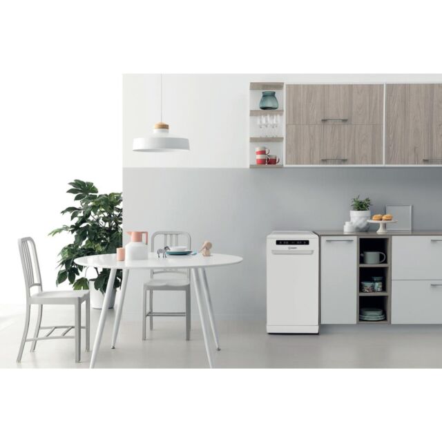 Indesit IN2FD10CS70WUK Freestanding 45cm Slimline Dishwasher with 10 Place Settings - White