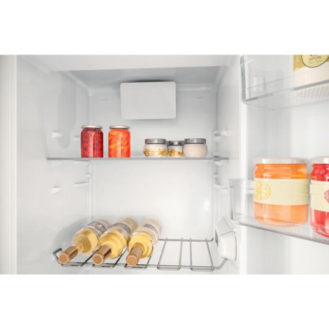 Hotpoint HTSD18A011A1 Integrated Fridge