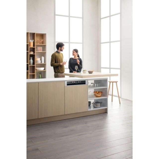 Hotpoint semi integrated dishwasher: full size, inox