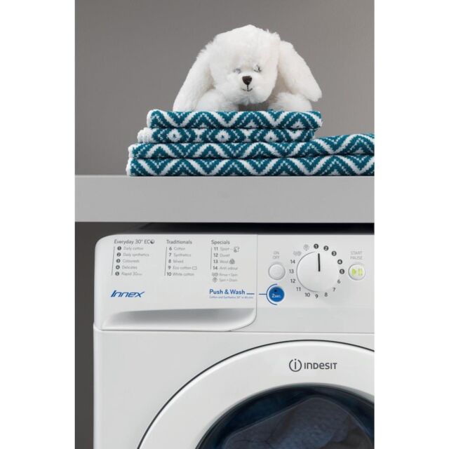 Indesit Freestanding front loading washing machine: 9kg
