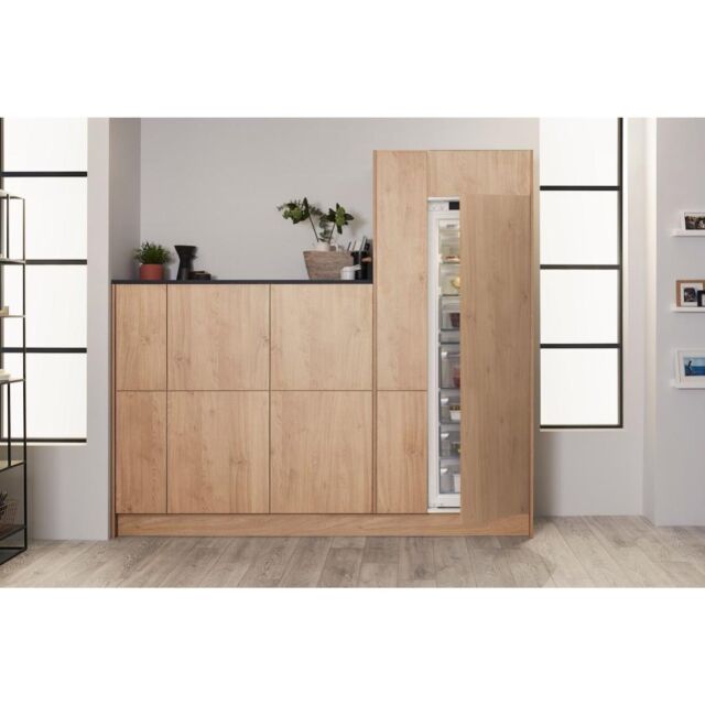 Hotpoint HF 1801 E F1 UK Integrated Freezer