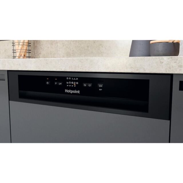 Hotpoint HBC 2B19 UK N Semi-Integrated Dishwasher