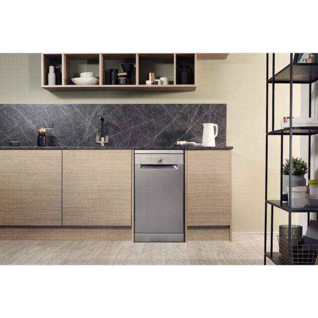 Hotpoint dishwasher: slim, silver