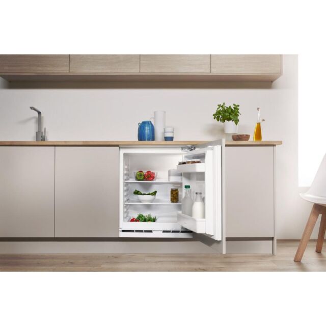 Indesit Integrated fridge