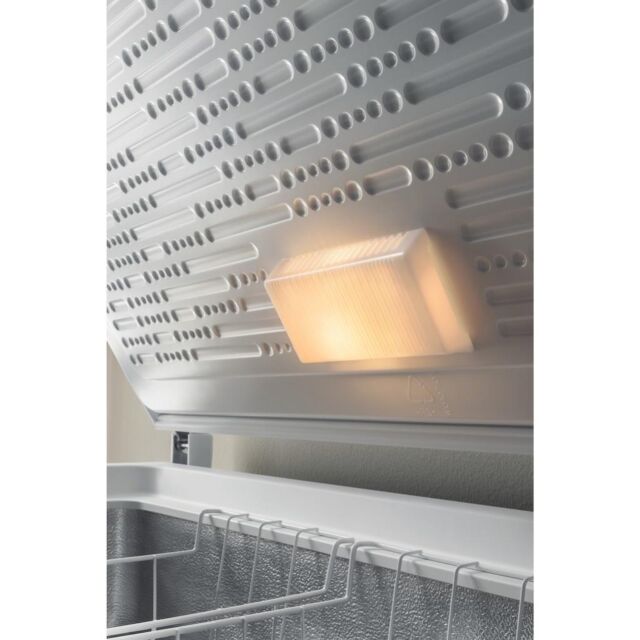 Hotpoint CS2A300HFA1 315L Freestanding Chest Freezer - White