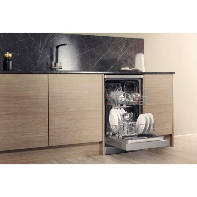 Hotpoint dishwasher: slim, silver