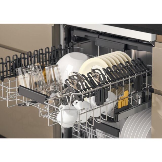 Whirlpool W7 HP33 UK Freestanding 15 Place Setting Dishwasher
