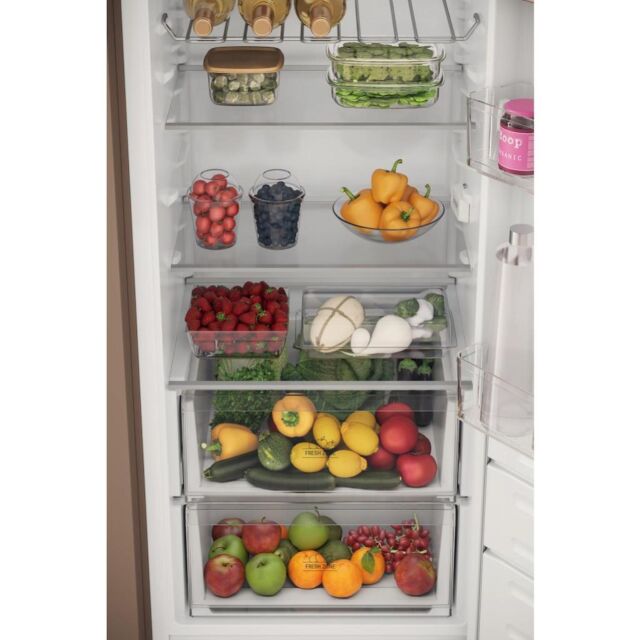 Hotpoint HTSD184011A1 Integrated Fridge