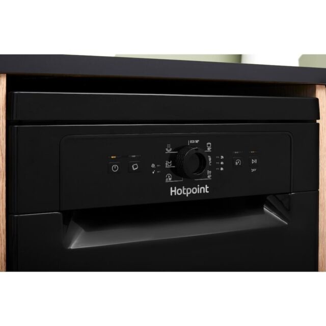 Hotpoint dishwasher: slim, black