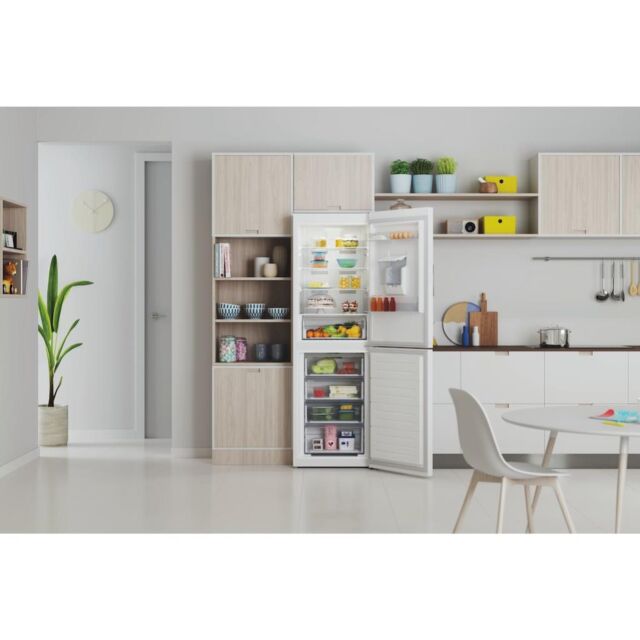 Indesit INFC850TI1WAQUA1 Freestanding Fridge Freezer - White