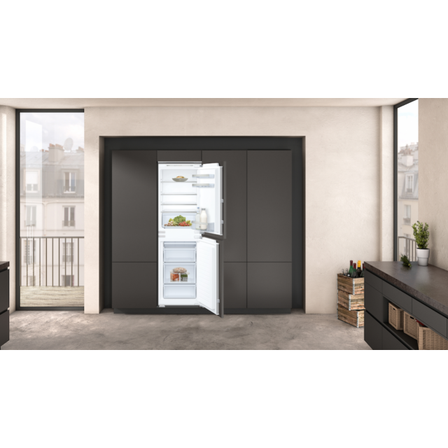 Neff KI5852FF0G, Built-in fridge-freezer with freezer at bottom