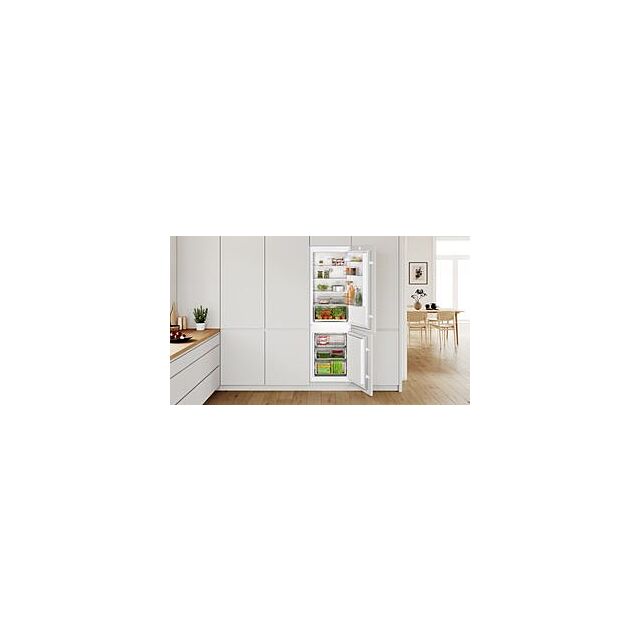 Bosch KIN86NSE0G, Built-in fridge-freezer with freezer at bottom