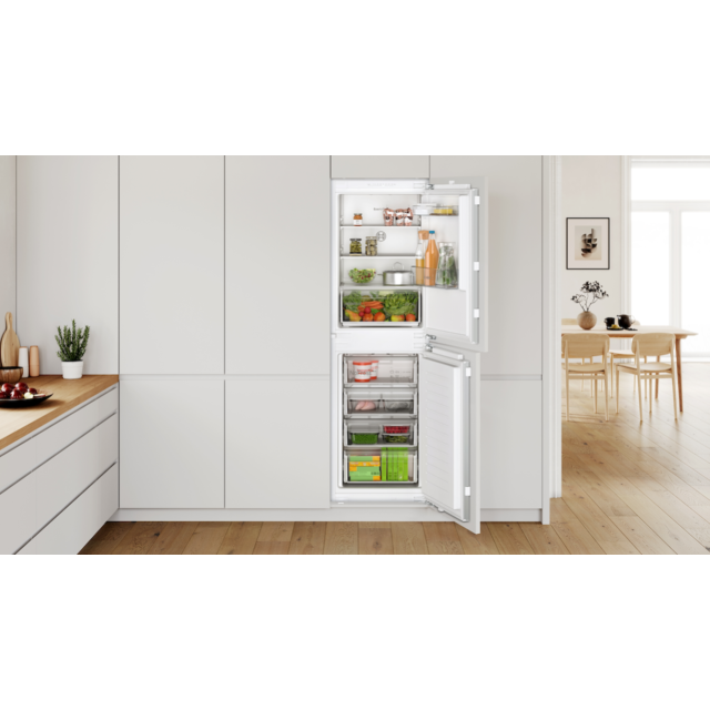 Bosch KIN85NFE0G, Built-in fridge-freezer with freezer at bottom