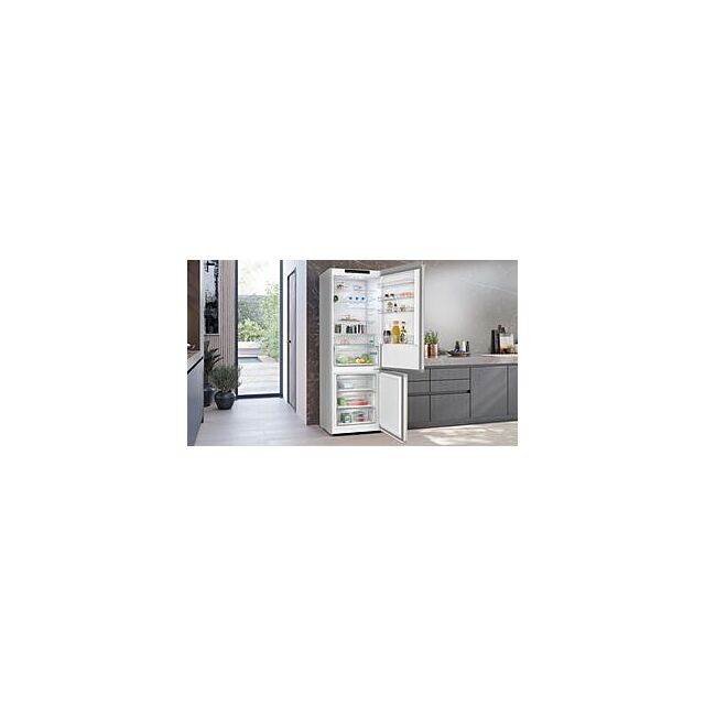 Siemens KG49N2IDF, free-standing fridge-freezer with freezer at bottom