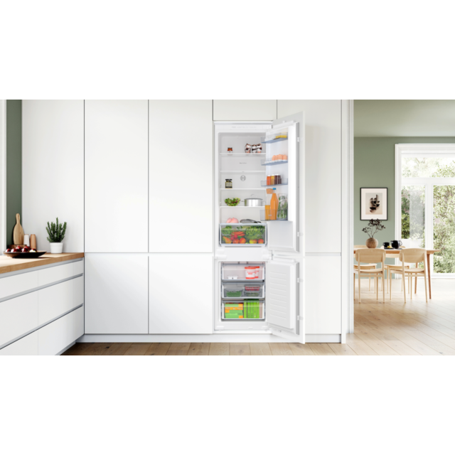 Bosch KIN96NSE0, built-in fridge-freezer with freezer at bottom